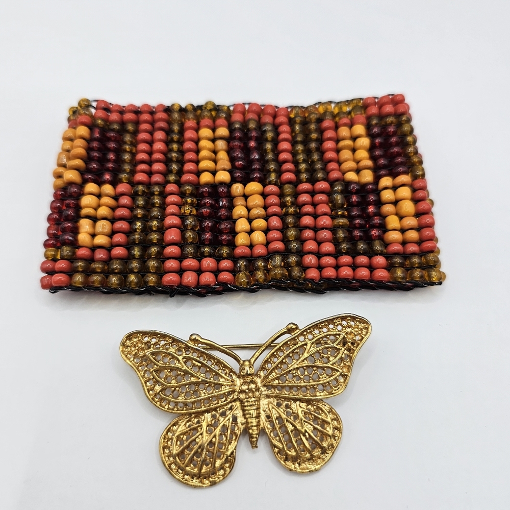 Seed bead stretch bracelet and gold-toned butterfly brooch. Lot of 2‎